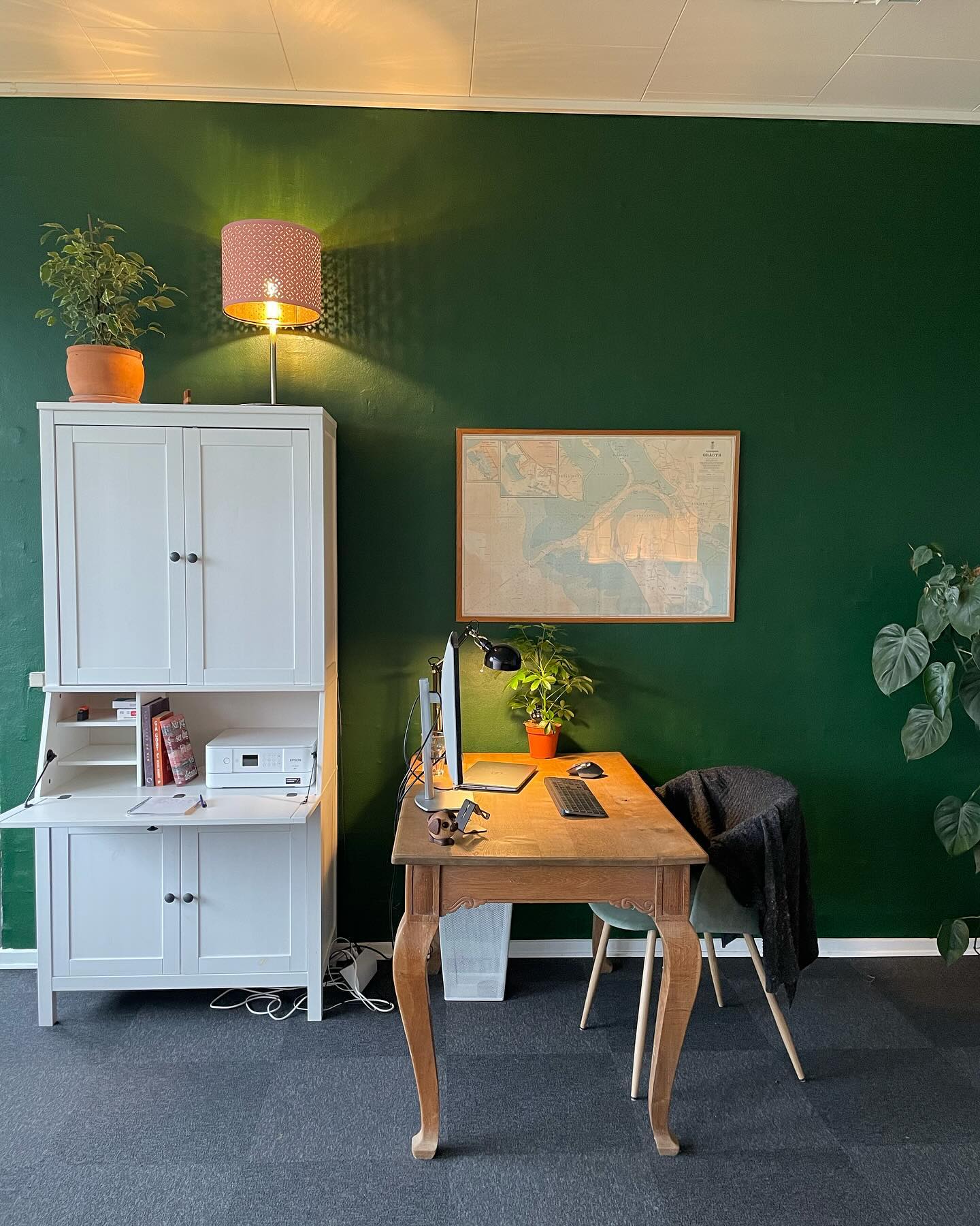 iVærkstedet grønt arbejdsområde med planter